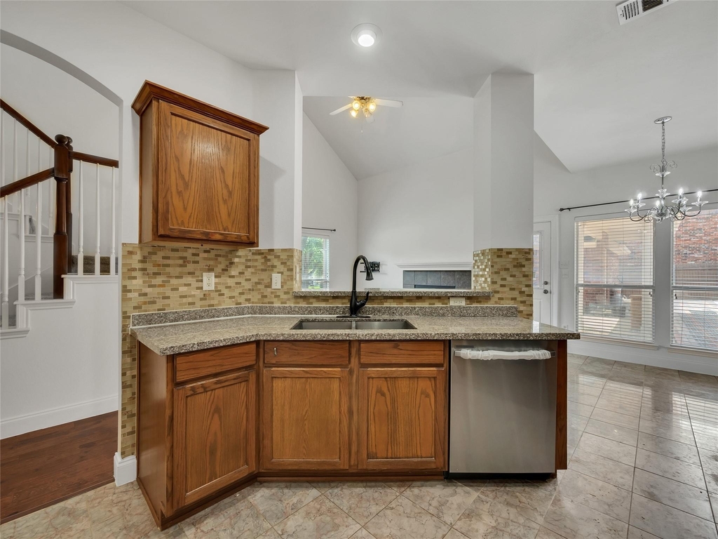 114 Constitution Drive - Photo 13