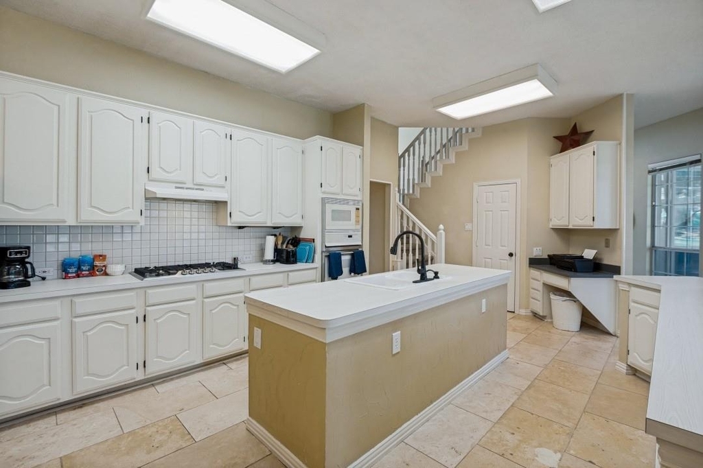 10913 Alexandria Drive - Photo 8
