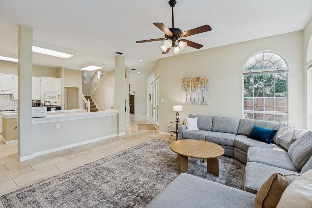 10913 Alexandria Drive - Photo 5