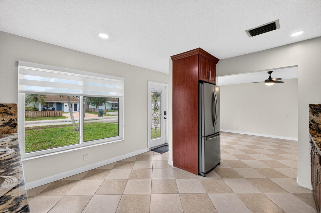 241 Nw 49th Street - Photo 8