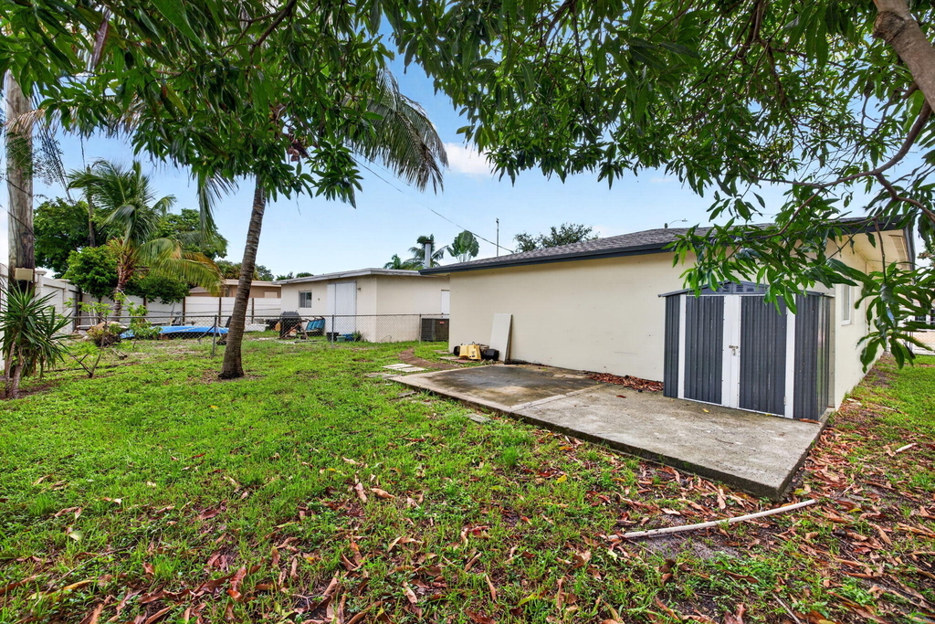 241 Nw 49th Street - Photo 23
