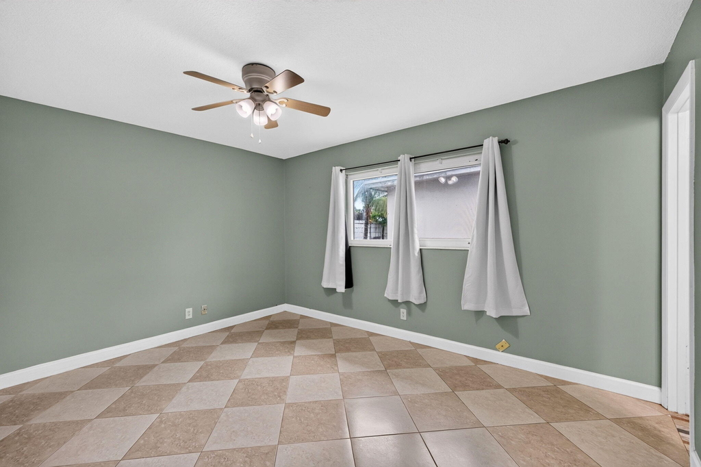 241 Nw 49th Street - Photo 19