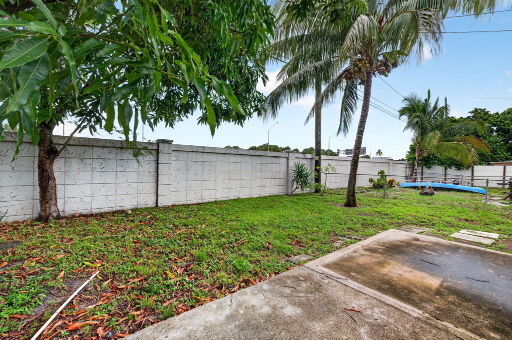 241 Nw 49th Street - Photo 24