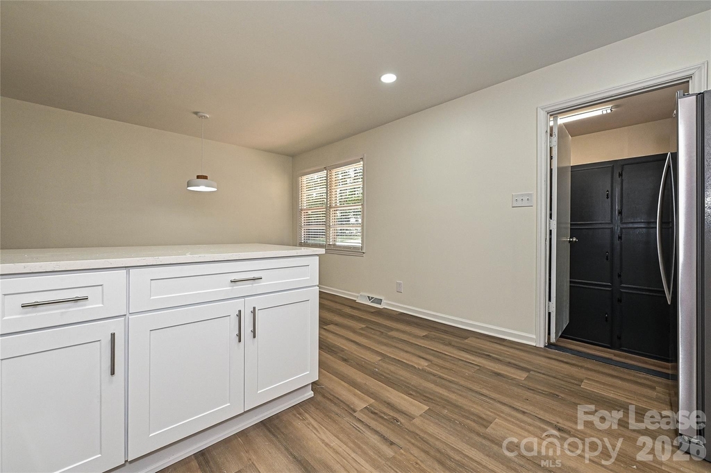5121 Farm Pond Lane - Photo 9
