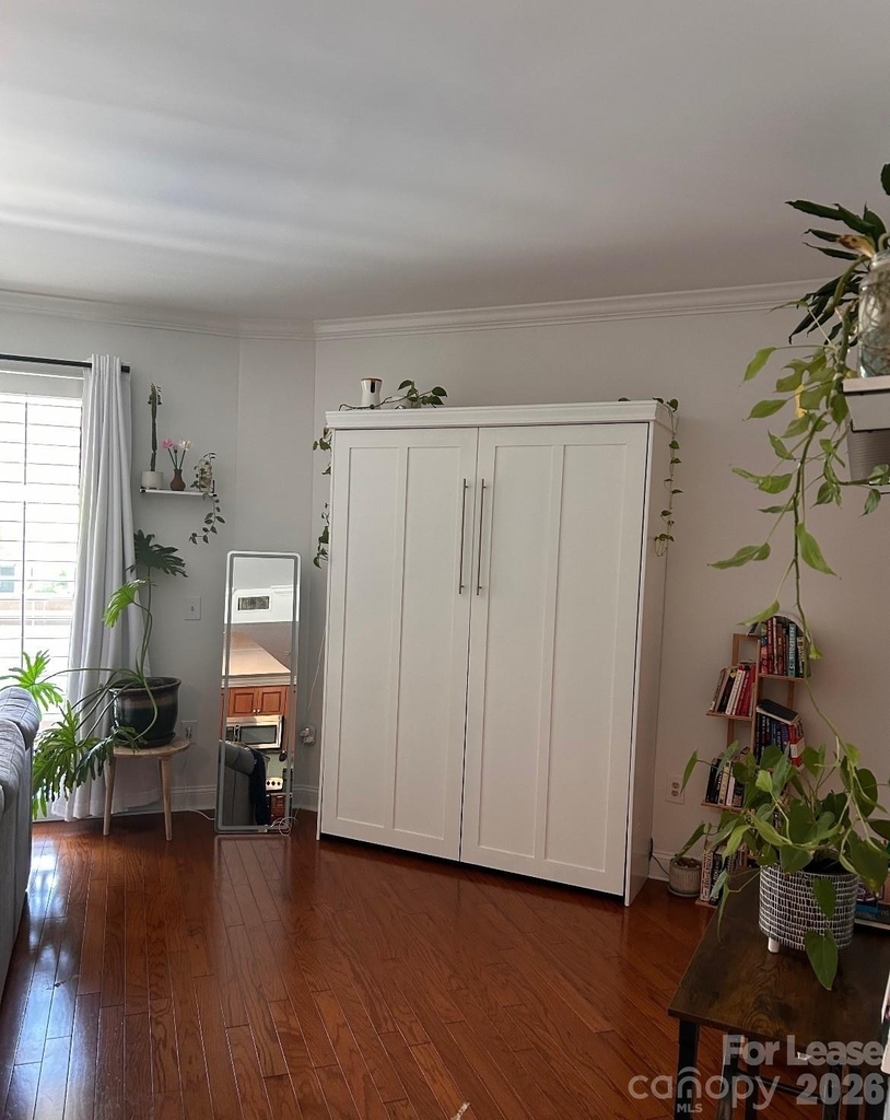 300 W 5th Street - Photo 4