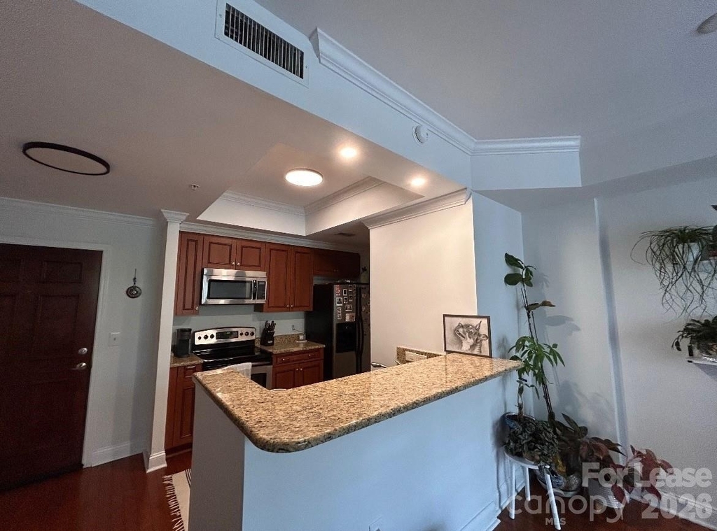 300 W 5th Street - Photo 3