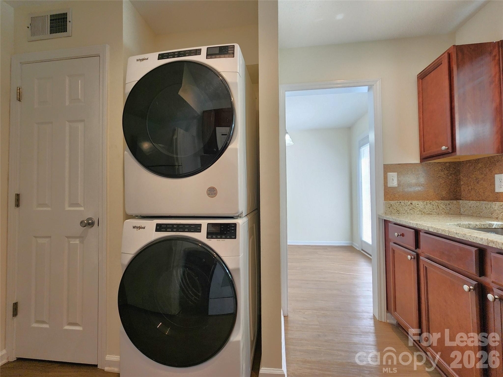 406 E 18th Street - Photo 7