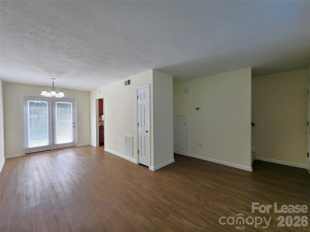 406 E 18th Street - Photo 2