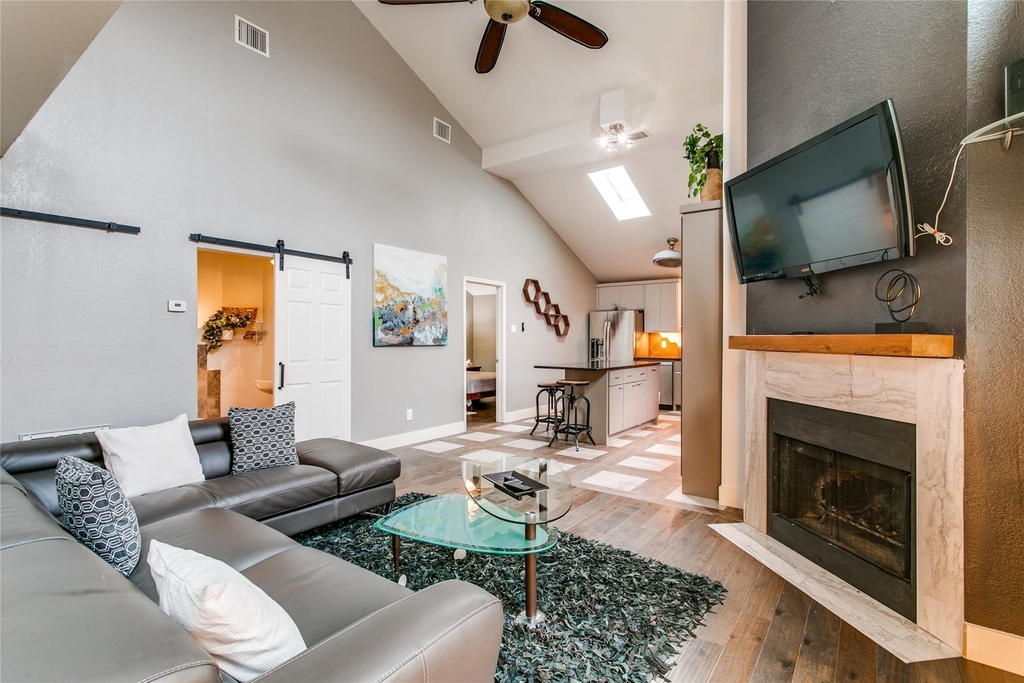 1349 Jasmine Drive - Photo 2