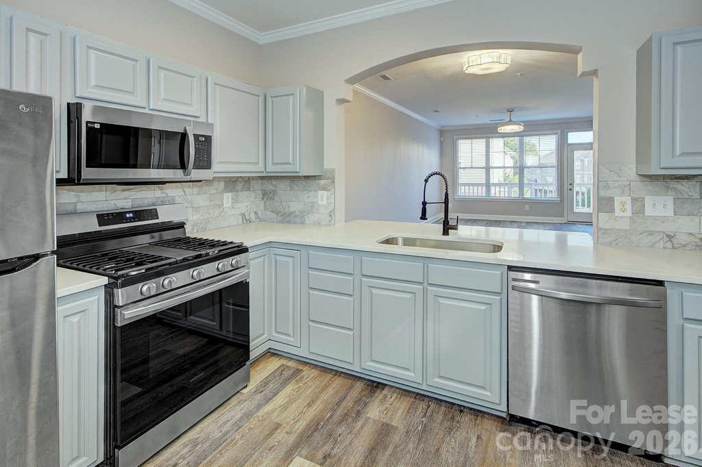210 S Cedar Street - Photo 3