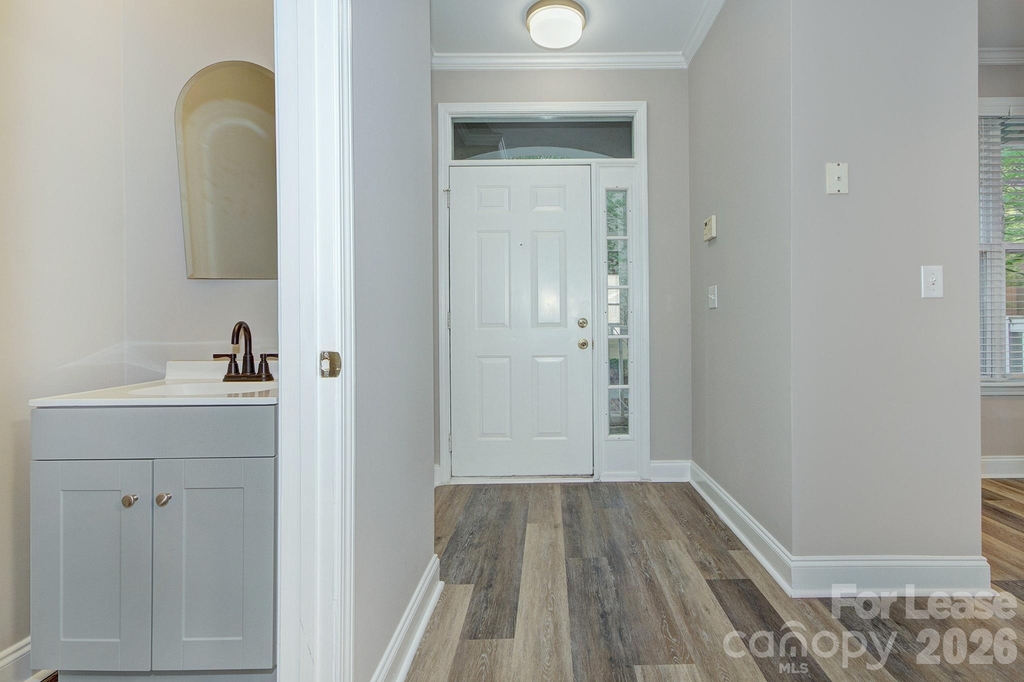 210 S Cedar Street - Photo 2
