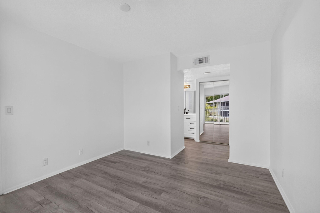 1536 Se Royal Green Circle - Photo 12