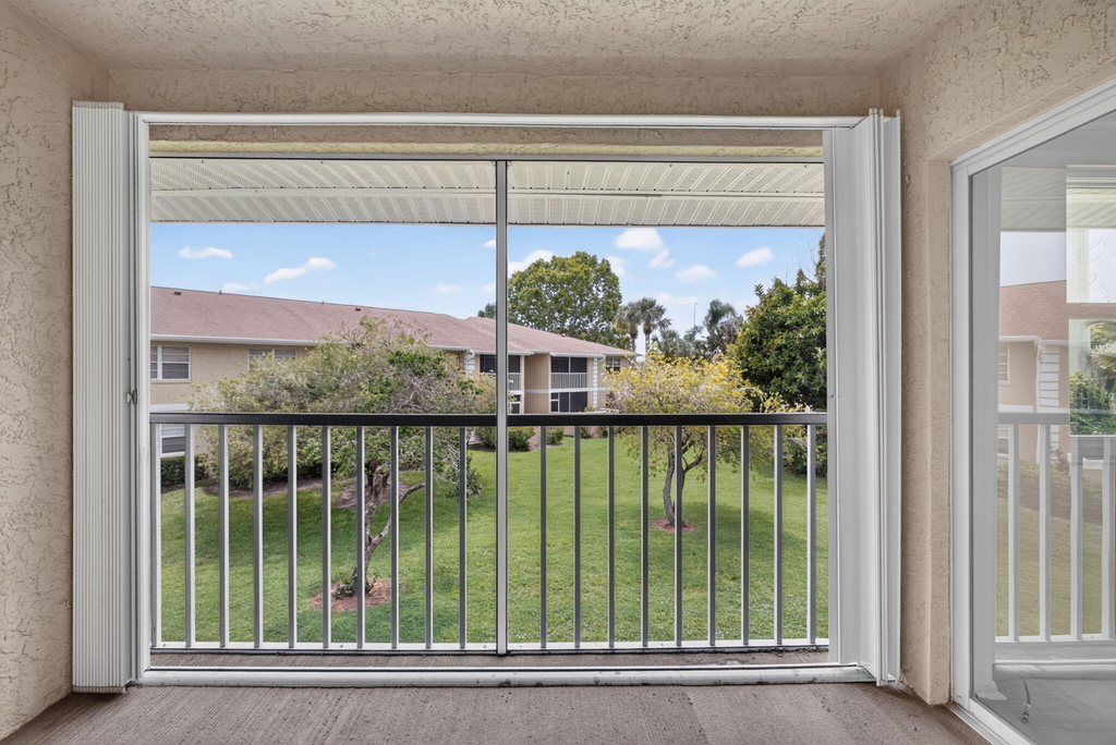 1536 Se Royal Green Circle - Photo 19