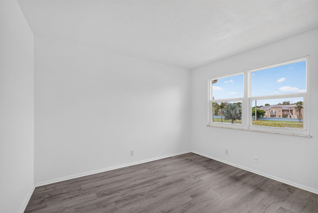 1536 Se Royal Green Circle - Photo 15