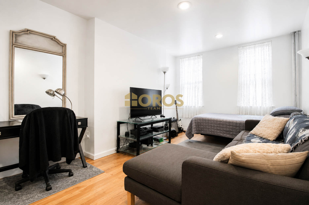 236 East 7th Street - Photo 2