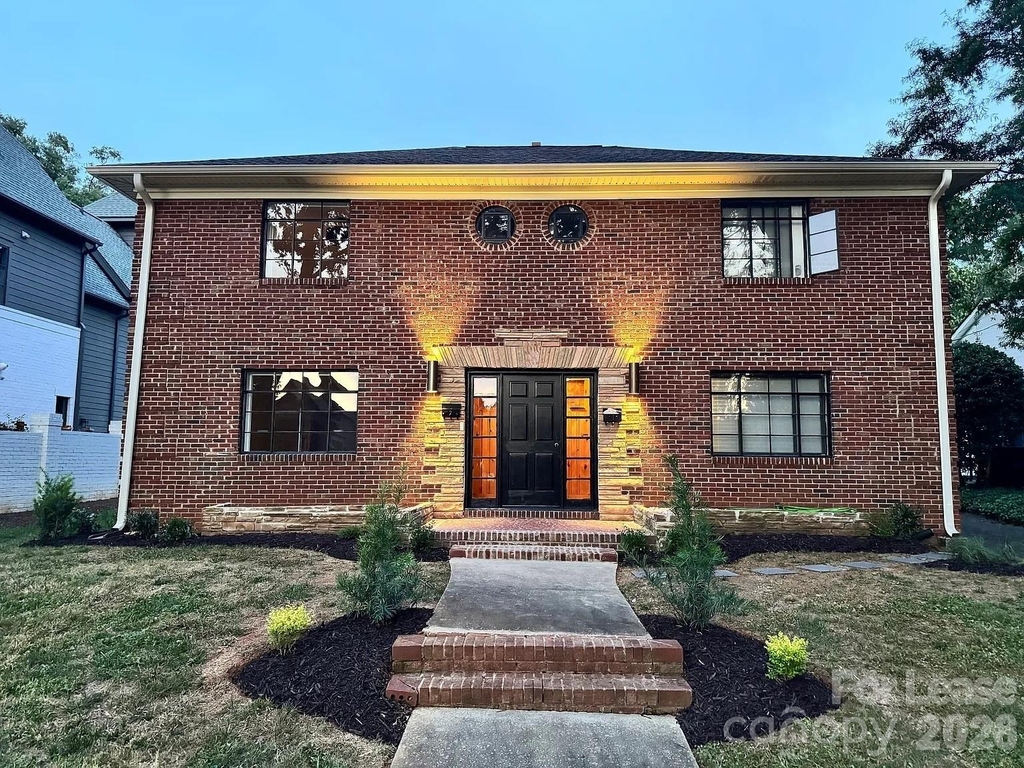 1221 S Kings Drive - Photo 0