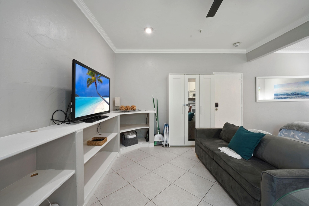 3710 Collins Avenue - Photo 5