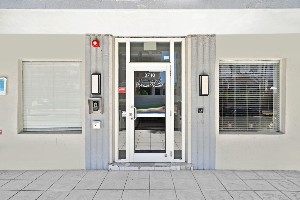 3710 Collins Avenue - Photo 23