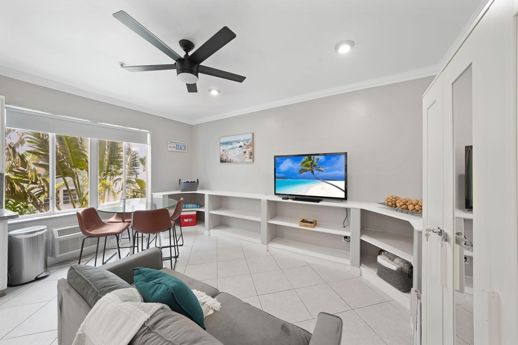 3710 Collins Avenue - Photo 4