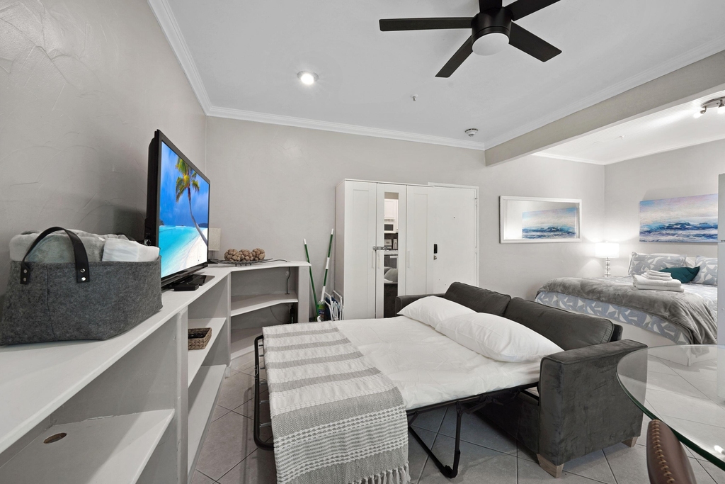 3710 Collins Avenue - Photo 18