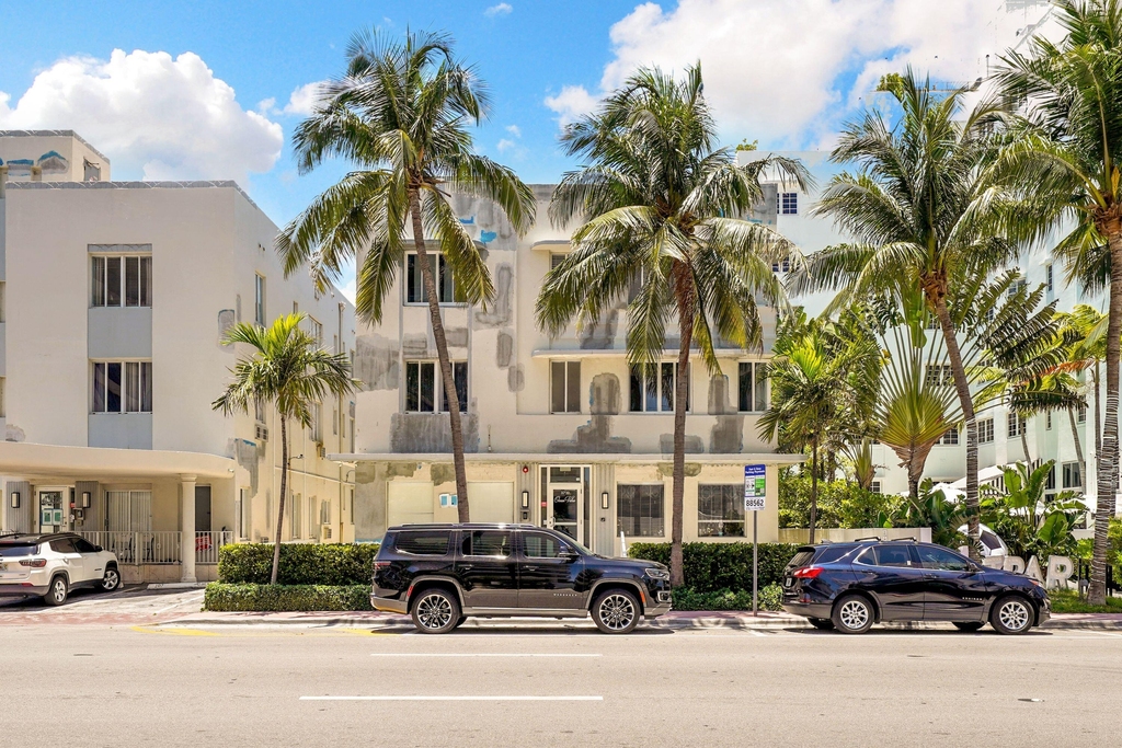 3710 Collins Avenue - Photo 28
