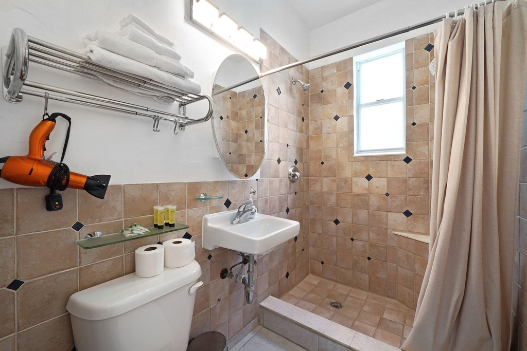 3710 Collins Avenue - Photo 9