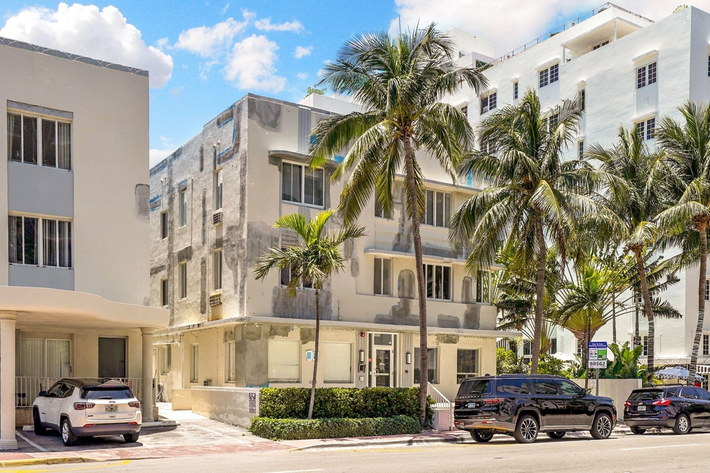 3710 Collins Avenue - Photo 27