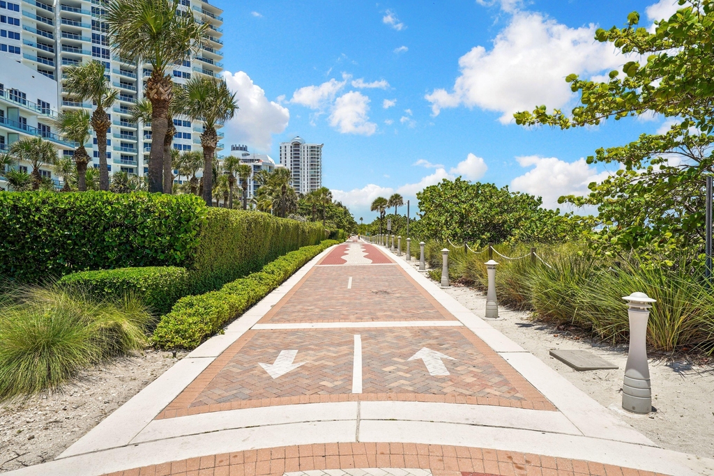 3710 Collins Avenue - Photo 25