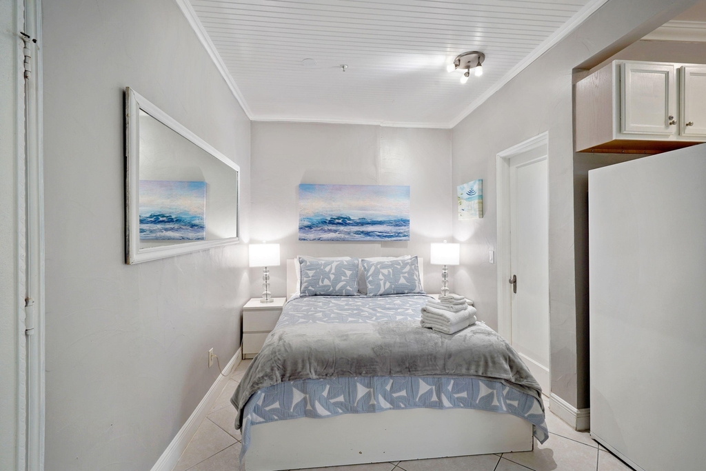 3710 Collins Avenue - Photo 7