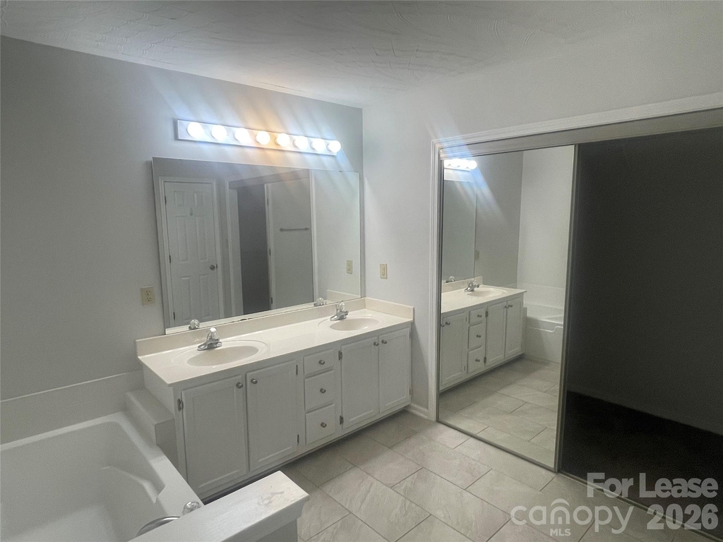 1444 Farmington Hills Drive - Photo 13