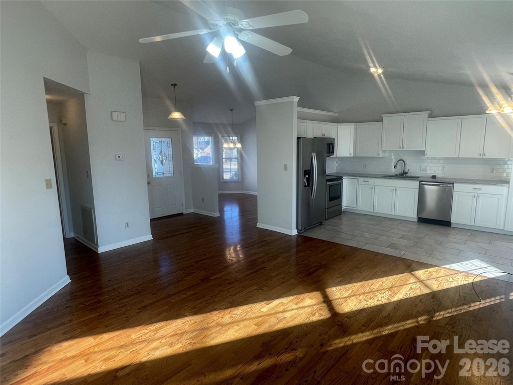 1444 Farmington Hills Drive - Photo 4