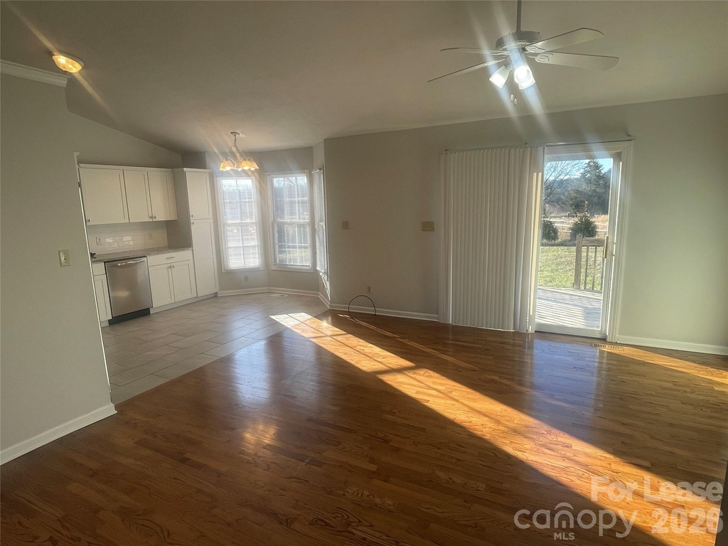 1444 Farmington Hills Drive - Photo 3