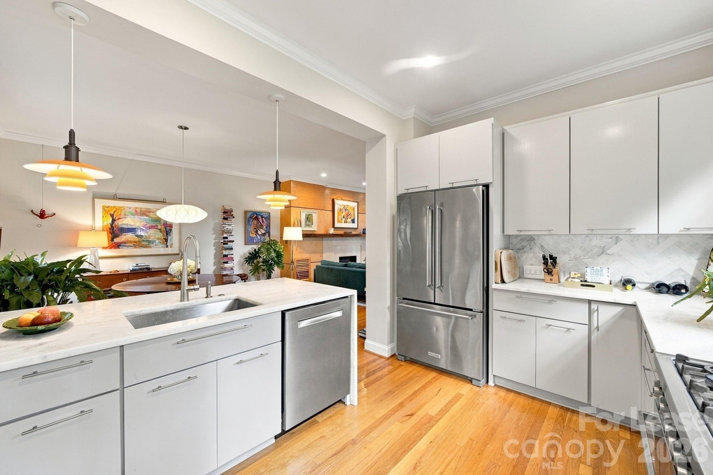 1621 Lyndhurst Avenue - Photo 9