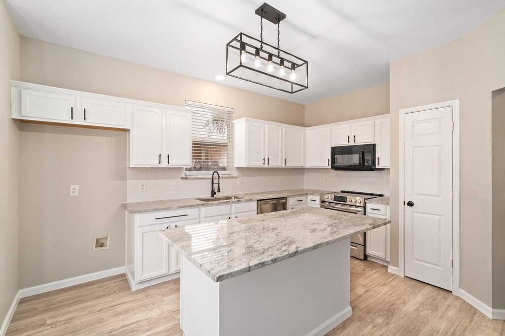 3957 Parkhaven Drive - Photo 7