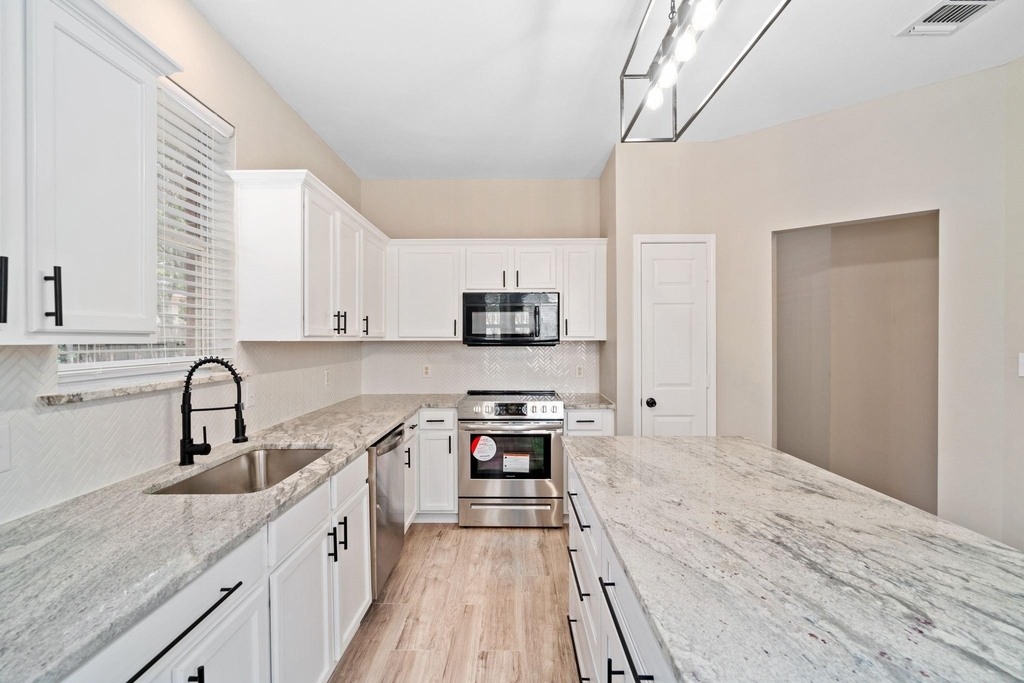 3957 Parkhaven Drive - Photo 6