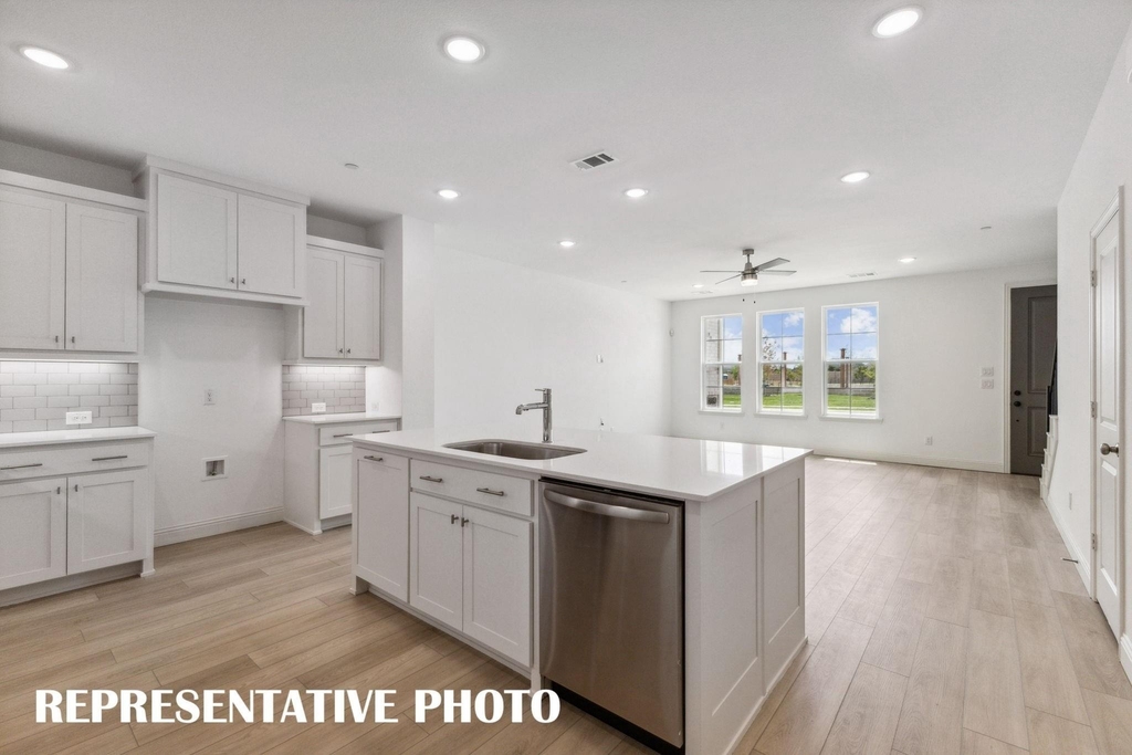 1023 Splitrock Drive - Photo 2