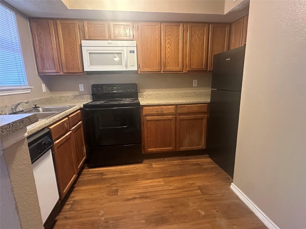 9823 Walnut Street - Photo 8