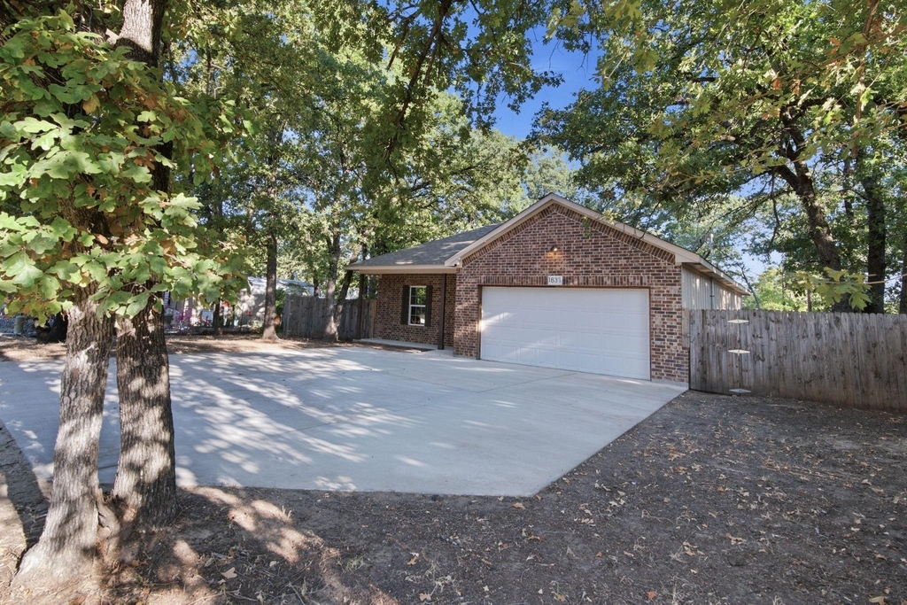 1837 Jennifer Court - Photo 2