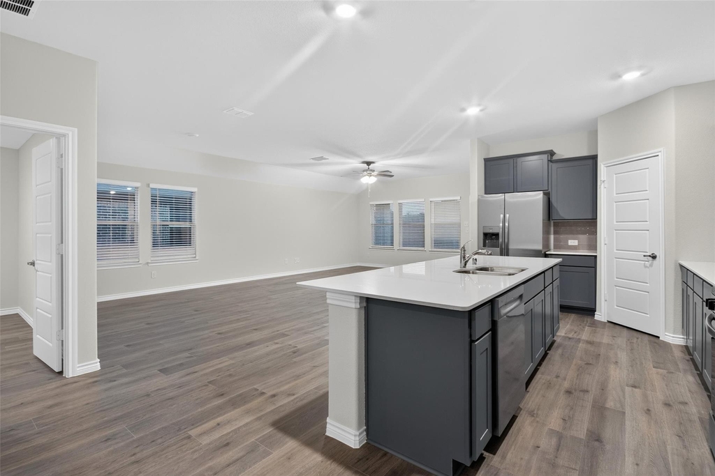 2025 Hearn Drive - Photo 3