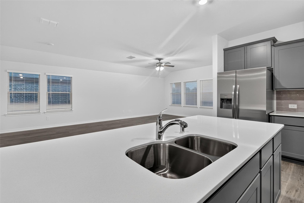 2025 Hearn Drive - Photo 5