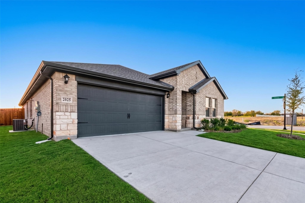 2025 Hearn Drive - Photo 1