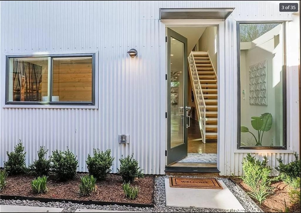 2308 N Prairie Avenue - Photo 2