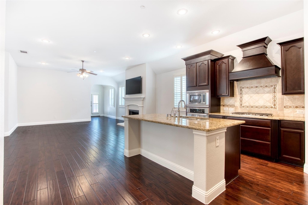 8609 Dewland Drive - Photo 5
