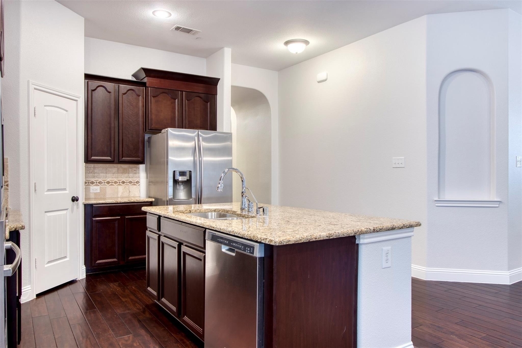 8609 Dewland Drive - Photo 9