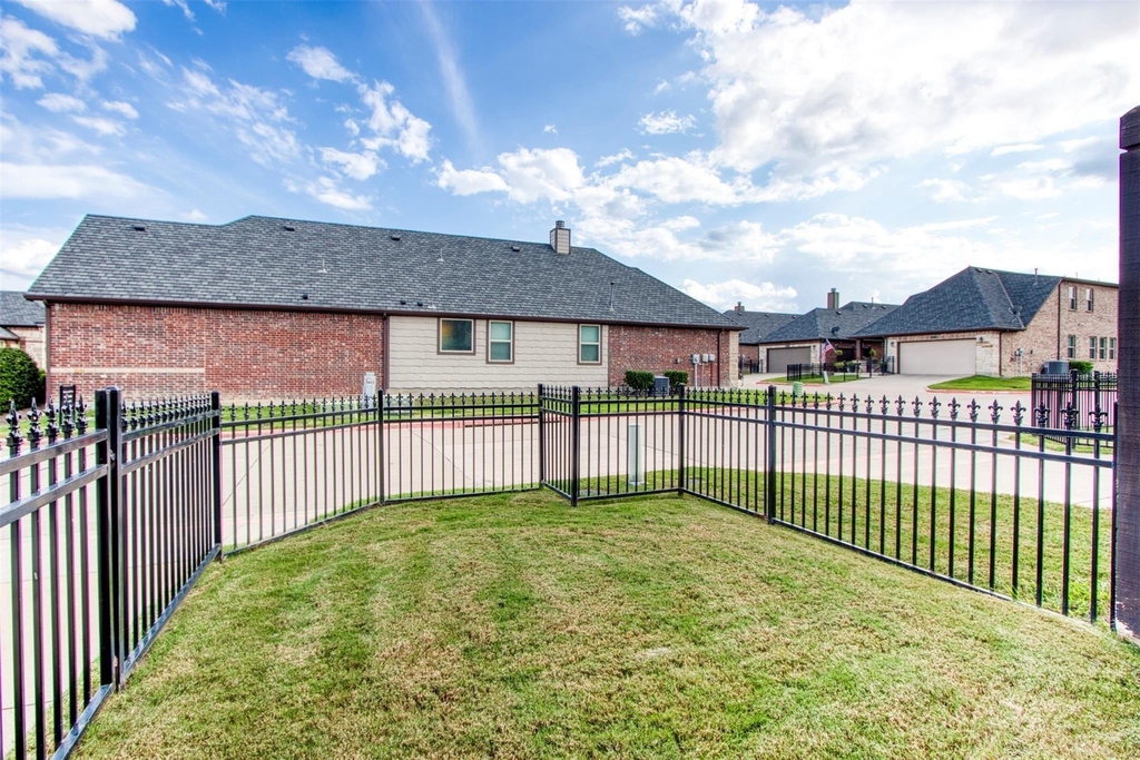 8609 Dewland Drive - Photo 25