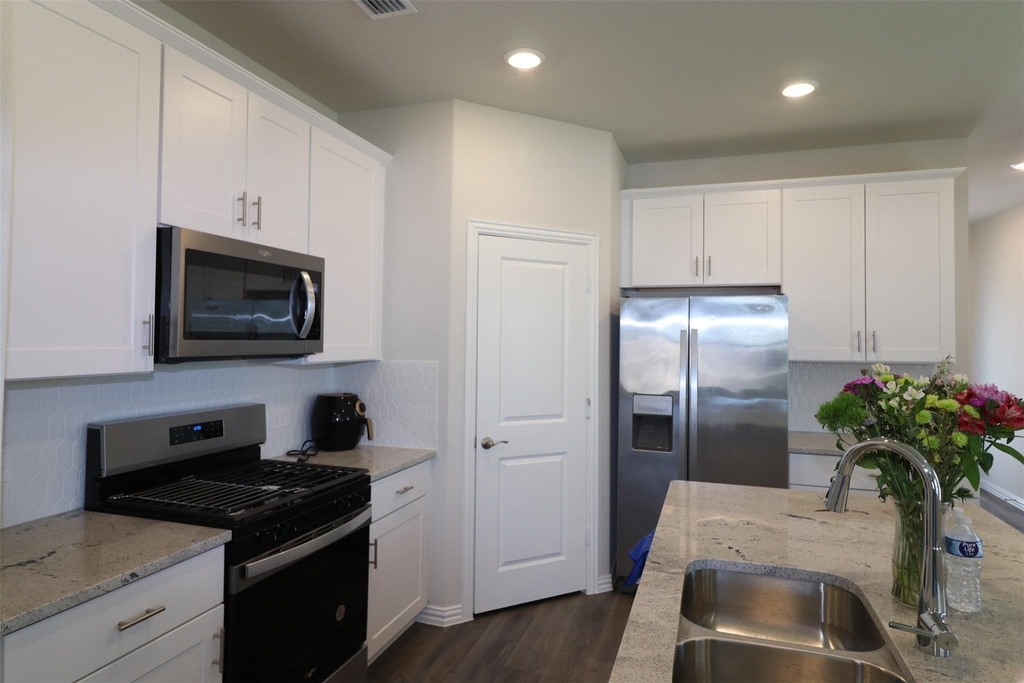 416 Honeyhill Drive - Photo 4