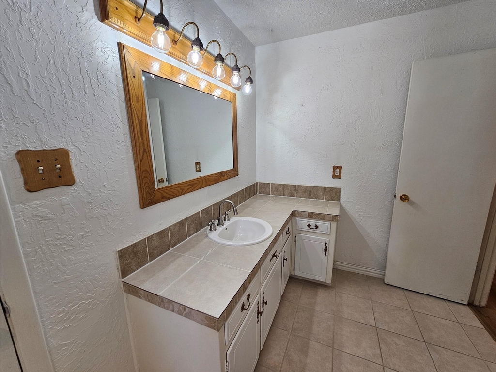 1109 W Redbud Drive - Photo 13