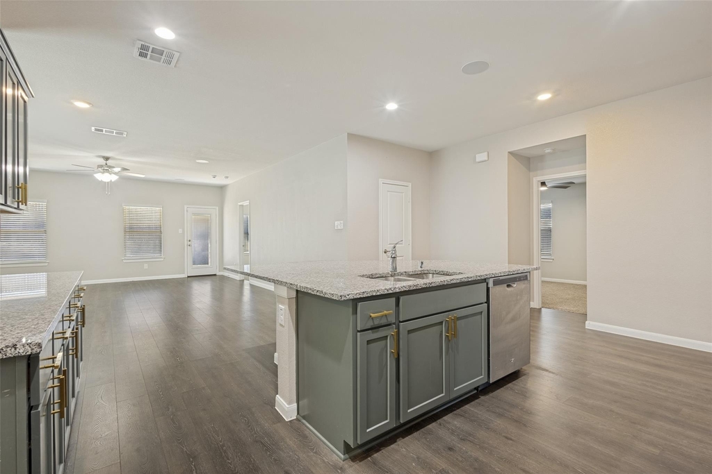 707 Range Drive - Photo 7