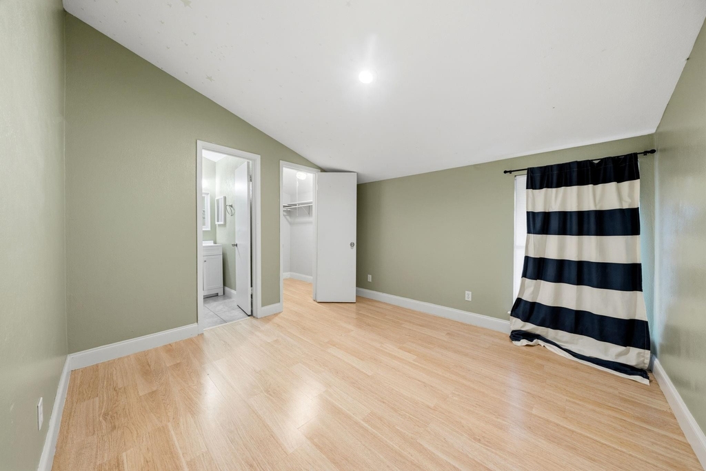 12824 Midway Road - Photo 18