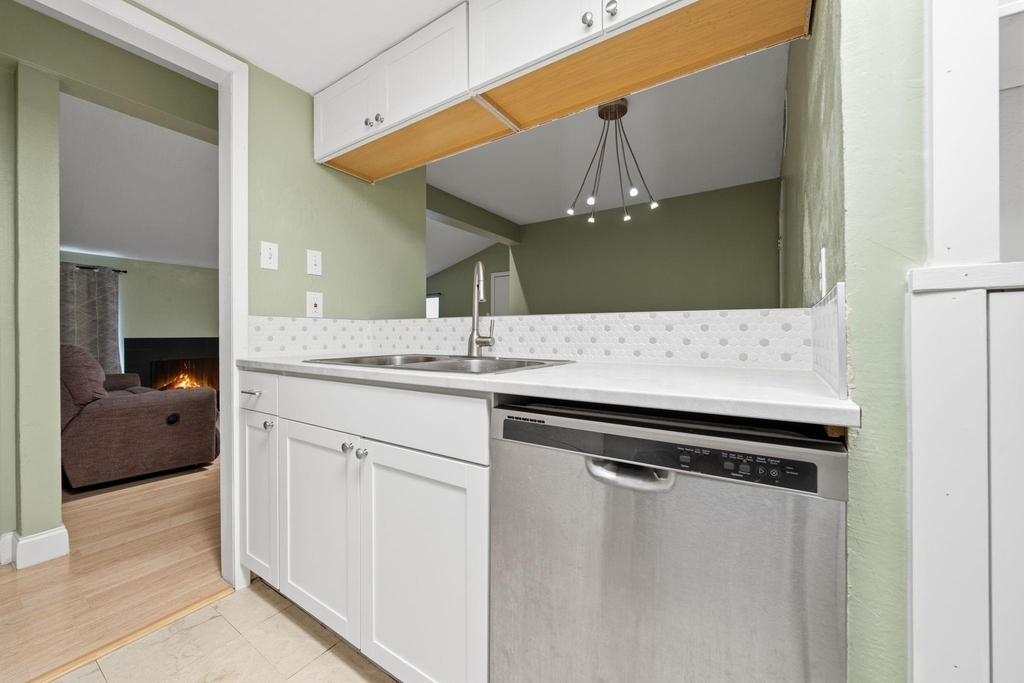 12824 Midway Road - Photo 17